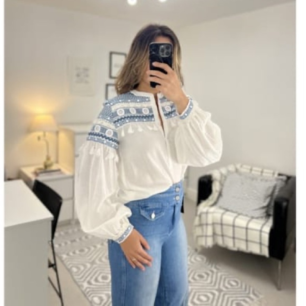 Dodo Bar Or Blouse white linen blouse with blue tassels